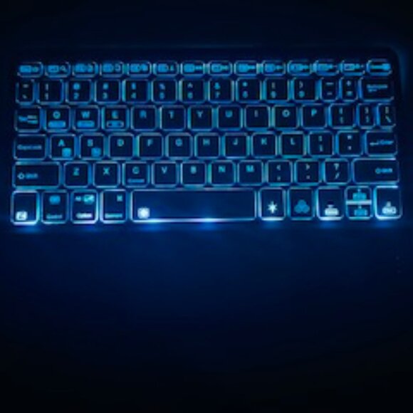 💖 Clickin’ Cute: Pink Glow-Up Keyboard w/ Touchpad Magic! 💻✨ - Picture 4 of 4